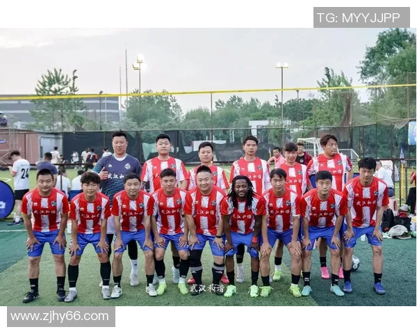 武汉足球队的团队协作揭秘:如何在赛场上实现完美配合与默契合作 武汉足球队的团队协作揭秘:如何在赛场上实现完美配合与默契合作