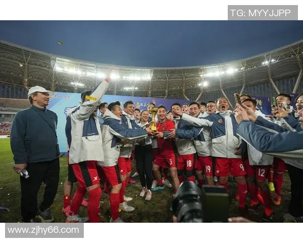 著名足球明星在北京举办慈善赛引发球迷热潮和媒体关注 著名足球明星在北京举办慈善赛引发球迷热潮和媒体关注